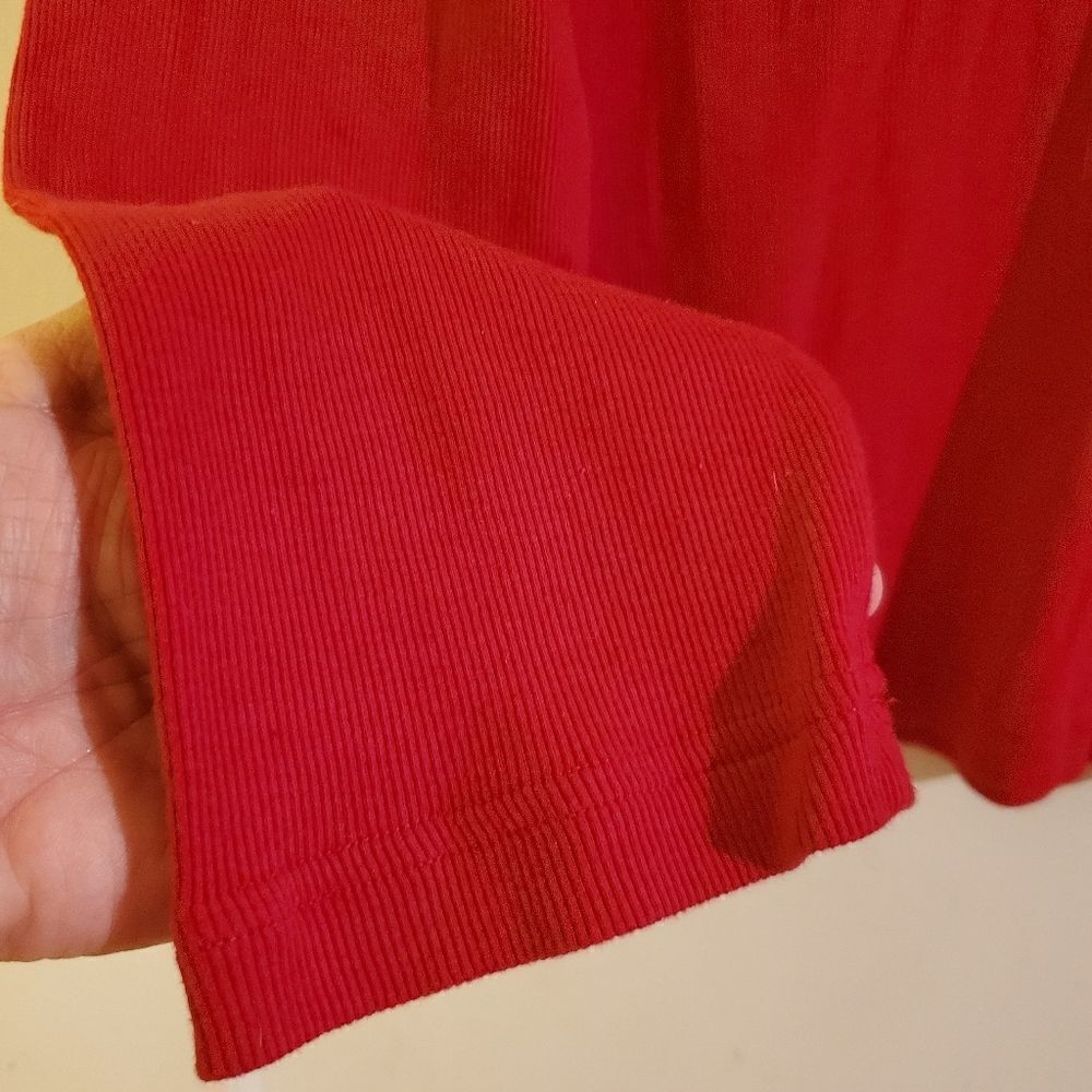 Red Top - Picture 4 of 7